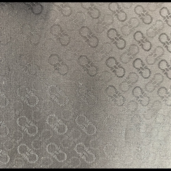 🕺HOST PICK🕺Salvatore Ferragamo Gancini Button-Down in Black - Picture 11 of 12